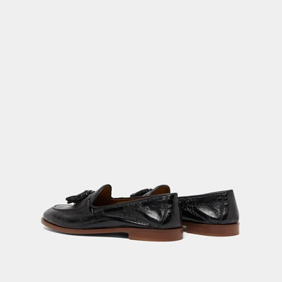 Round toe loafers with pompons in black pleated patent | tiphaine