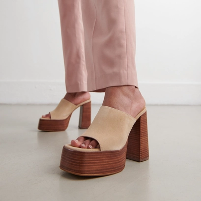 Mules with heels and open toes in beige suede | beatrice