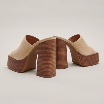 Mules with heels and open toes in beige suede | beatrice
