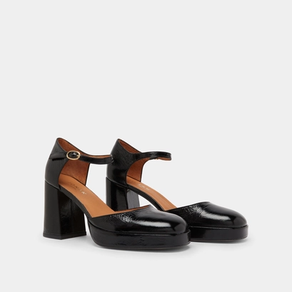 Square toe slippers with strap in black shiny leather | vero