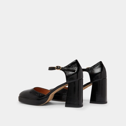Square toe slippers with strap in black shiny leather | vero