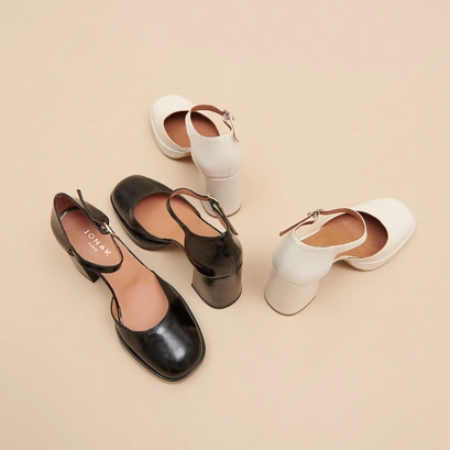 Square toe slippers with strap in black shiny leather | vero