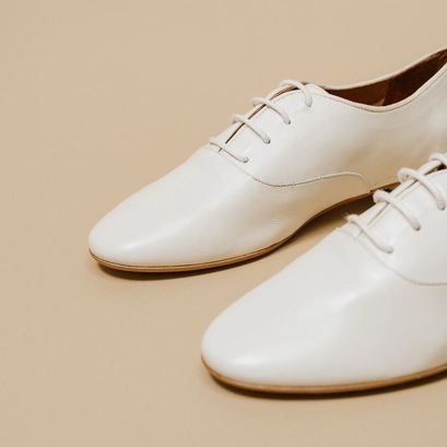Flat heel richelieus in ecru leather | ADENISE