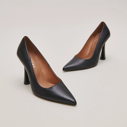 High heel pumps in black leather | DABATE