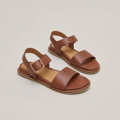 Sandals with straps and open toes in cognac leather | acco
