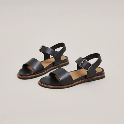Sandals with straps and open toes in black leather | acco