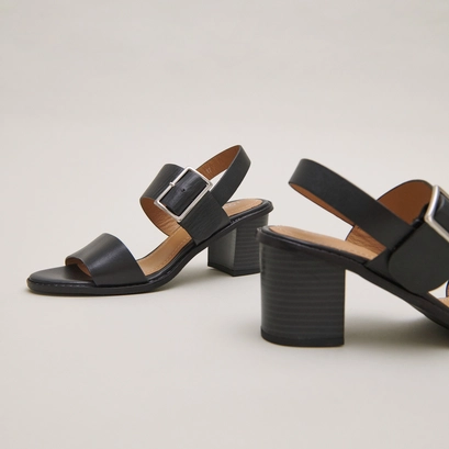 Sandals with heels and straps in black leather | acre