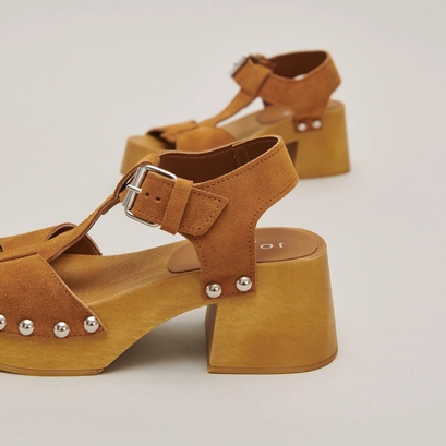 Platform sandals with open toe in a cognac suede | ELEONORE