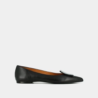 Pointed-toe ballerinas in black pleated patent | durable