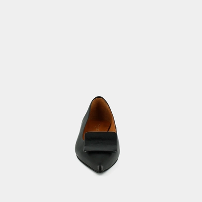 Pointed-toe ballerinas in black pleated patent | durable