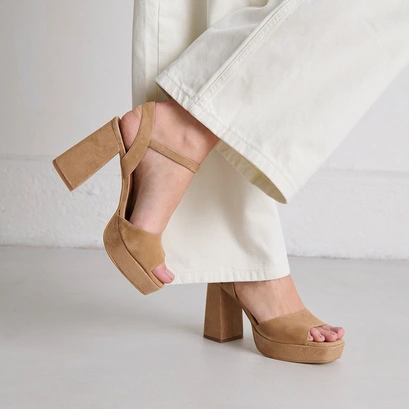 High heel sandals with open toe in camel velvet | vlada