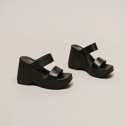 Wedge mules with straps in black leather | priscilla
