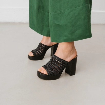Openwork platform mules in black raffia | juliette