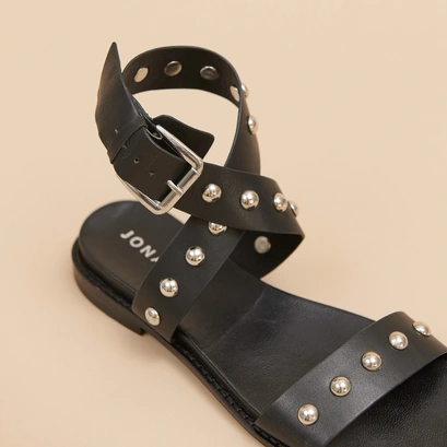 Cross-strap sandals in black leather | WINDOWS