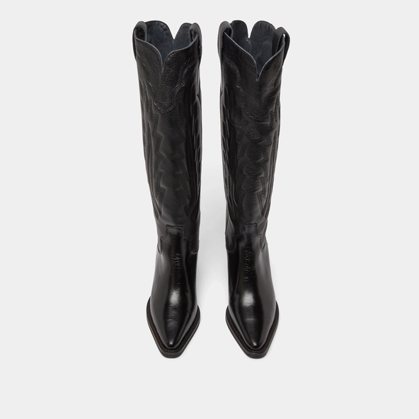 Boots with thick heels and visible stitching in black grained leather | DILO