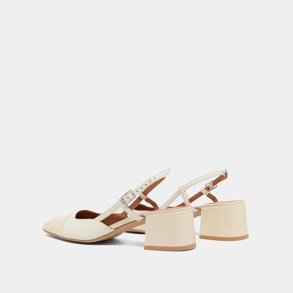 Babies with open heels in ecru leather and patent | DHAPOPY