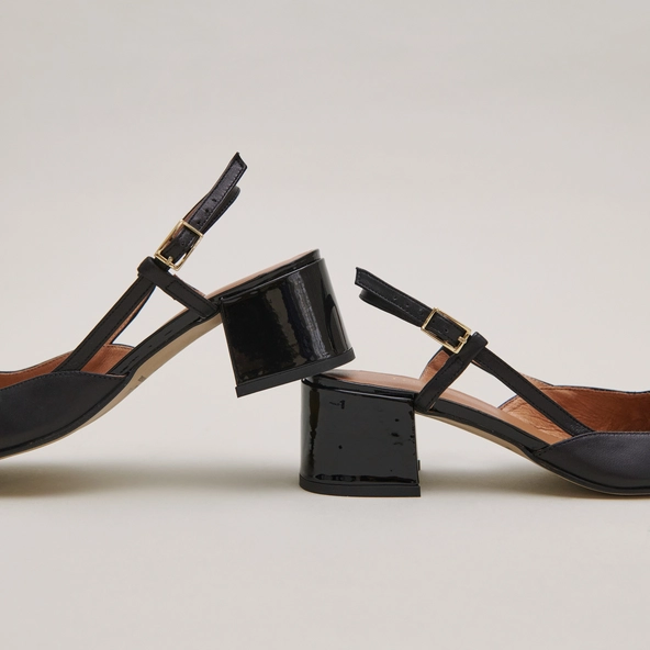 Babies with open heels in black patent leather | DHAPOPY