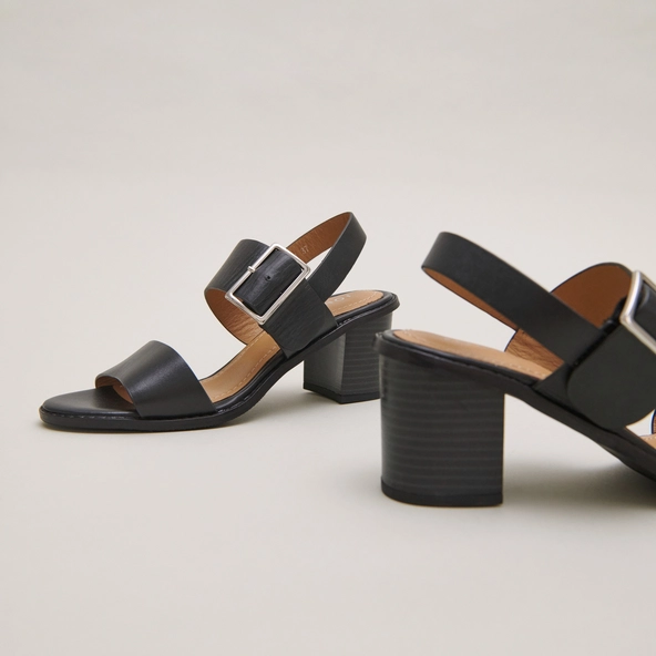 Sandals with heels and straps in black leather | ACRE