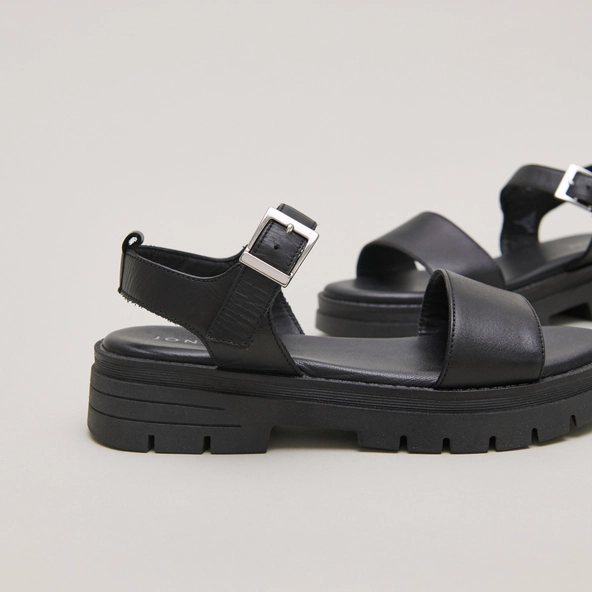 Platform sandals with straps in black leather | ASK