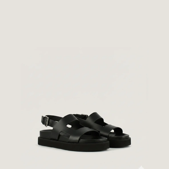 Cross-strap sandals in black shiny leather | LAGUNE