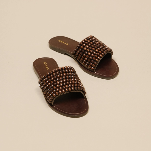 Flat mules with pearls in brown leather | WALK