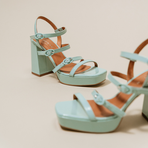 Sandals with straps and square toes turquoise