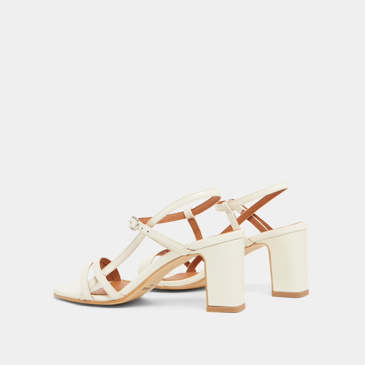 Sandals with heels and straps in ecru shiny leather | VICOMTE