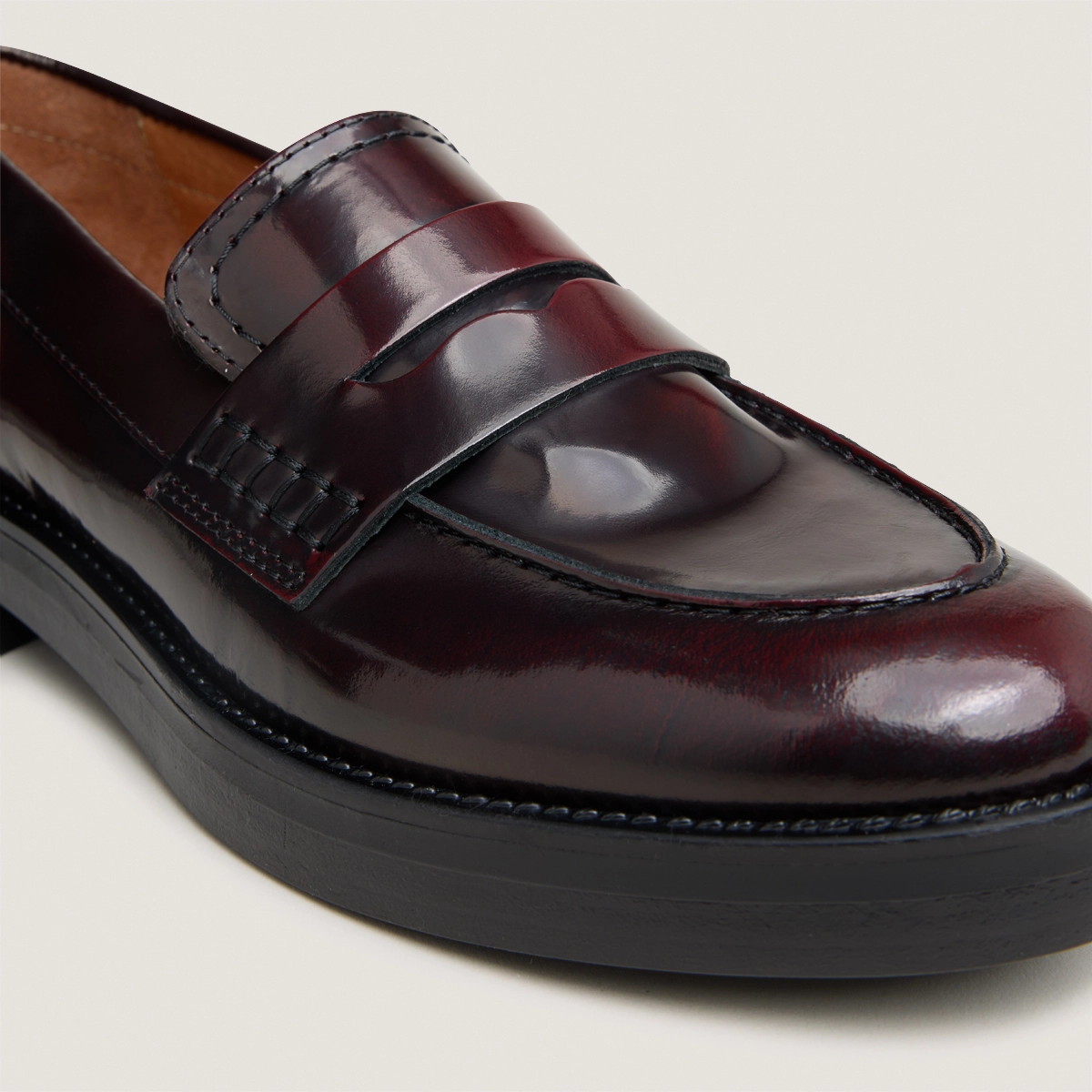 Round-toed loafers in burgundy patinated leather | MIRNA