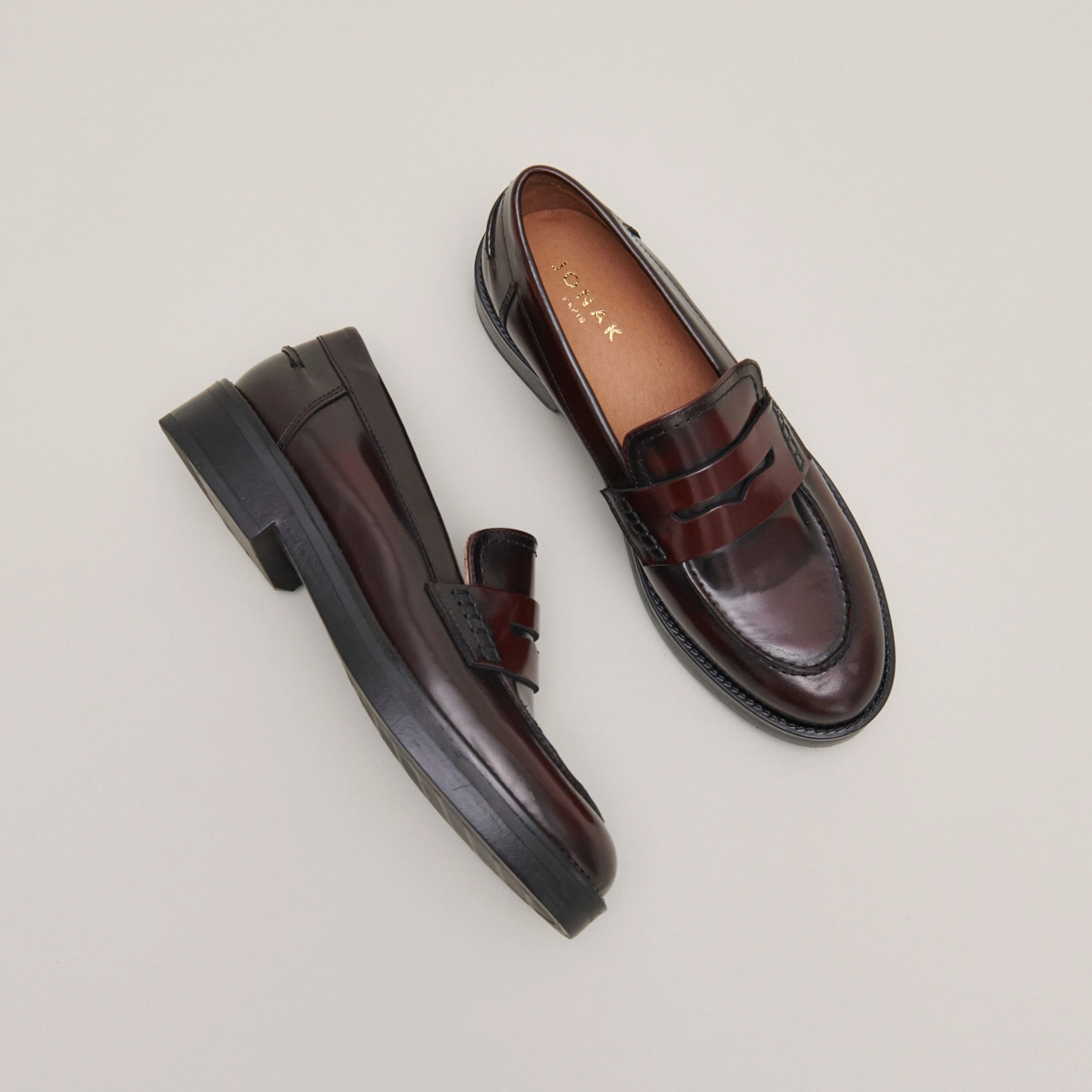 Round-toed loafers in burgundy patinated leather | MIRNA