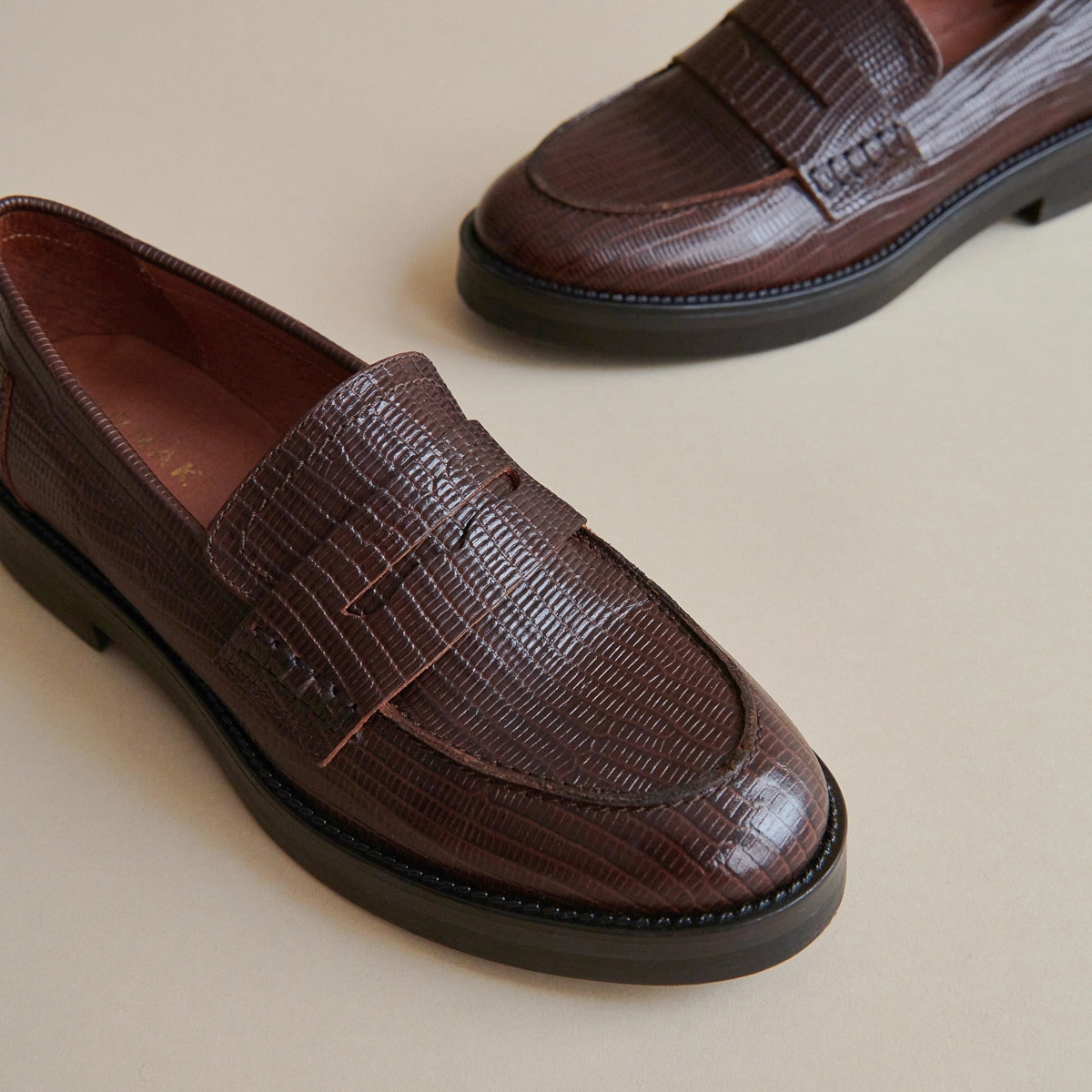 Round-toed loafers in brown reptile leather | MIRNA