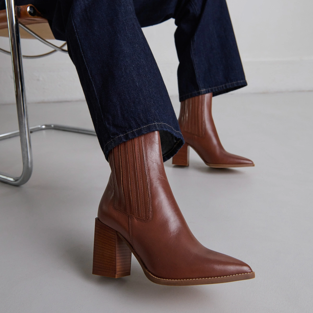Boots with heels and pointed toes in cognac leather | PERLINE