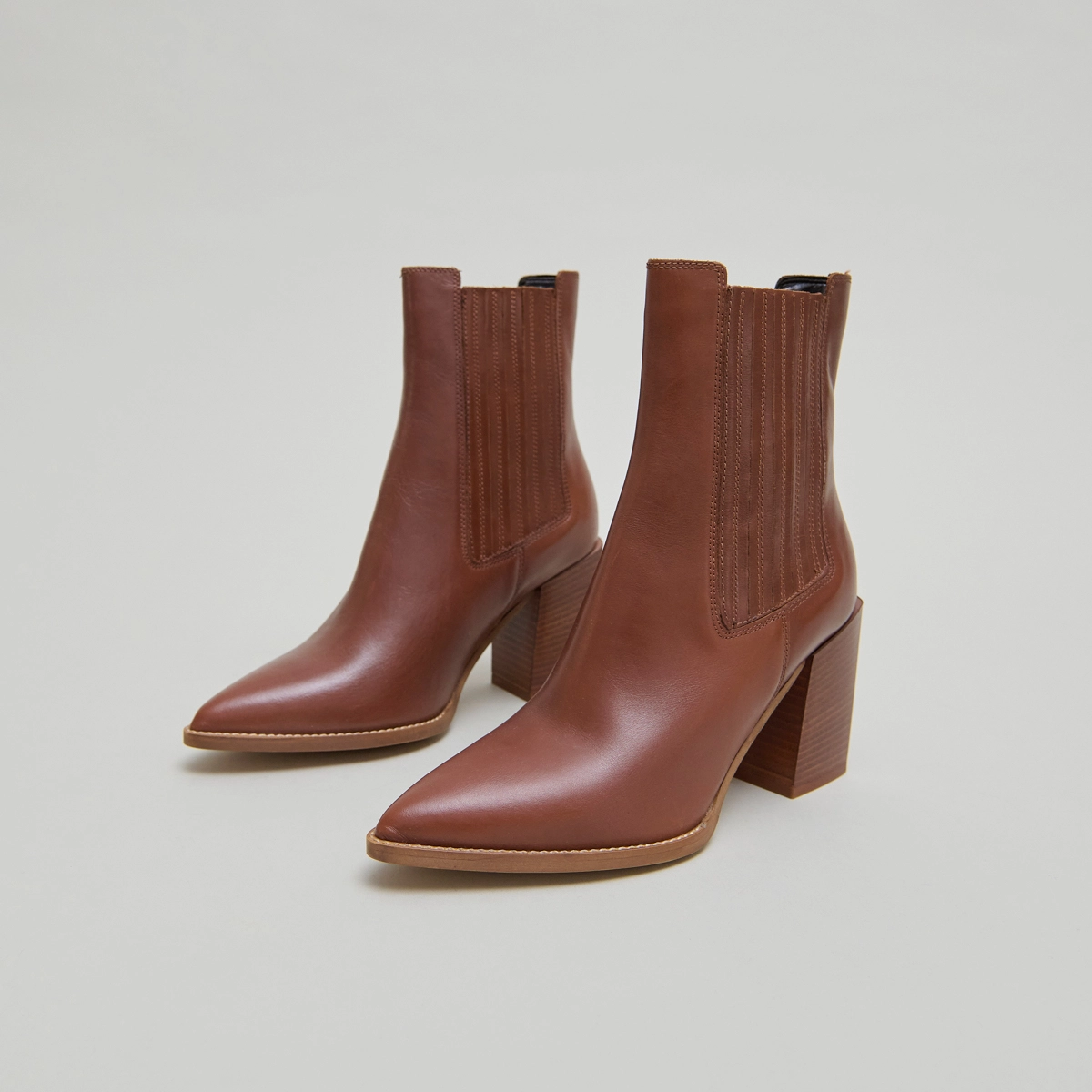 Boots with heels and pointed toes in cognac leather | PERLINE