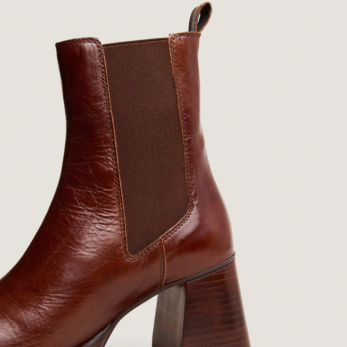 Square toe and elastic boots in brown aged leather | BECCA