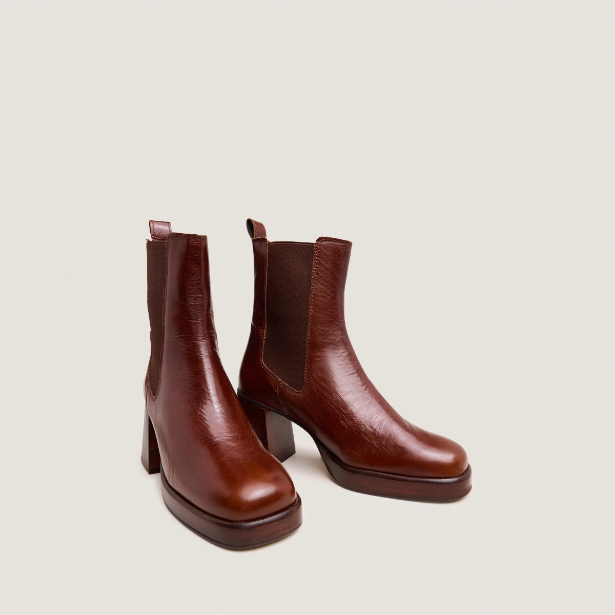 Square toe and elastic boots in brown aged leather | BECCA