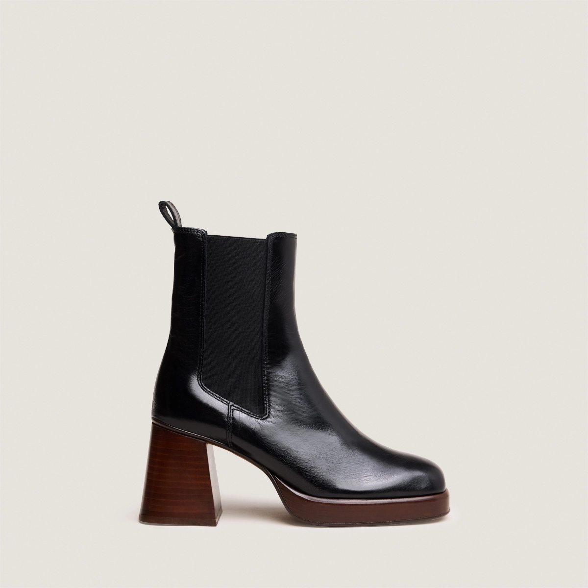 Square toe and elastic boots in black distressed leather | BECCA