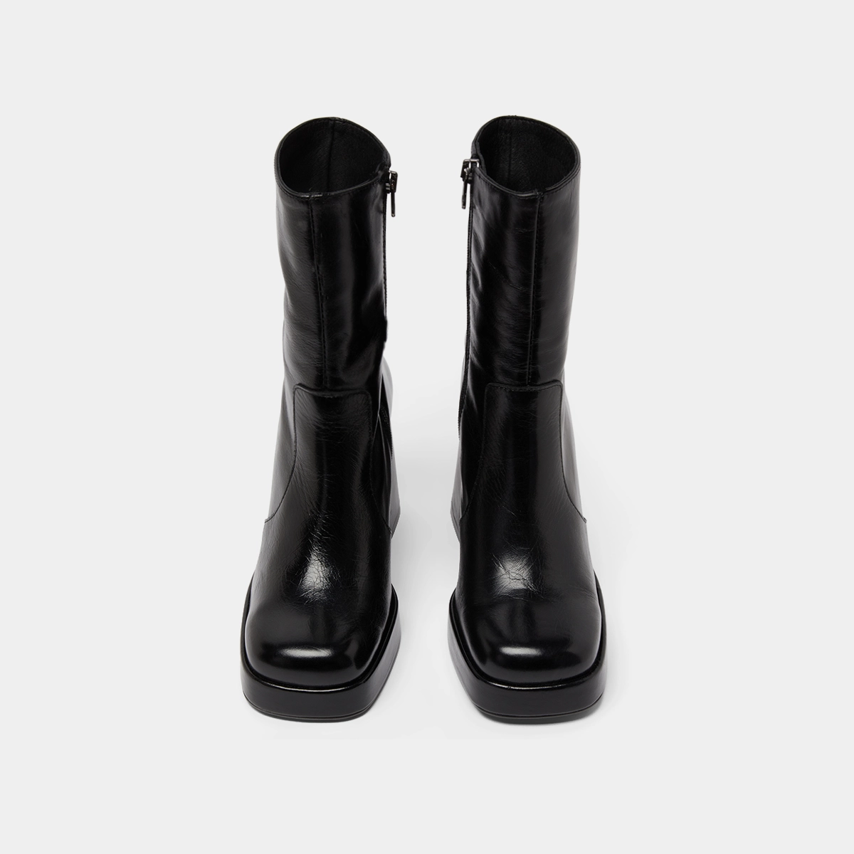 Boots with heels and square toes in black aged leather | BEN
