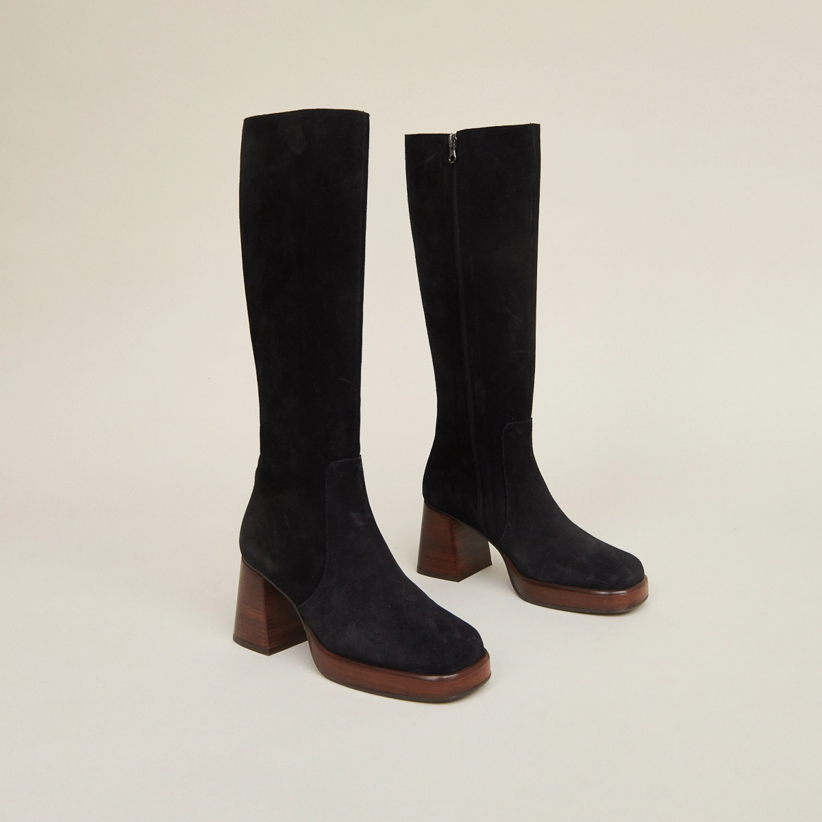 Platform boots in black suede | BETINA