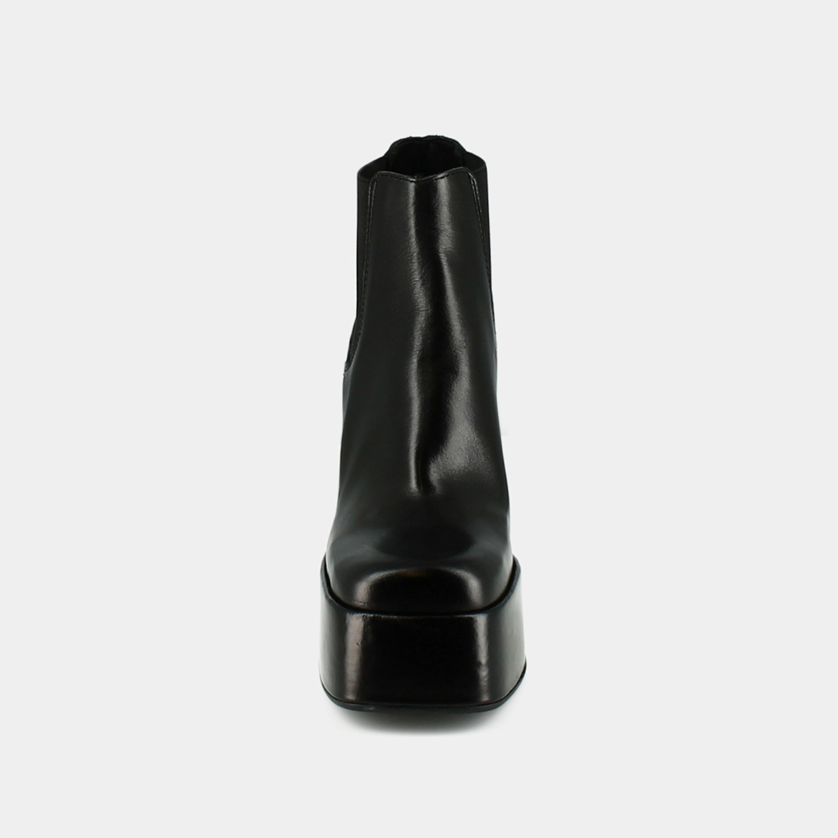 Platform boots with square toe in black leather | BOB