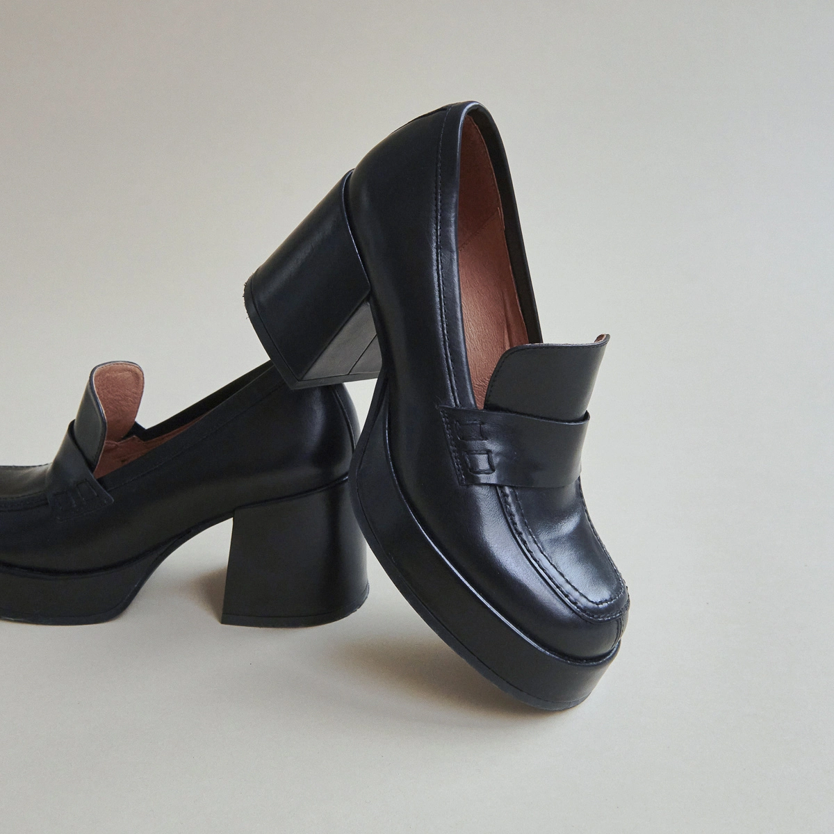 Platform loafers in black leather | BRAD
