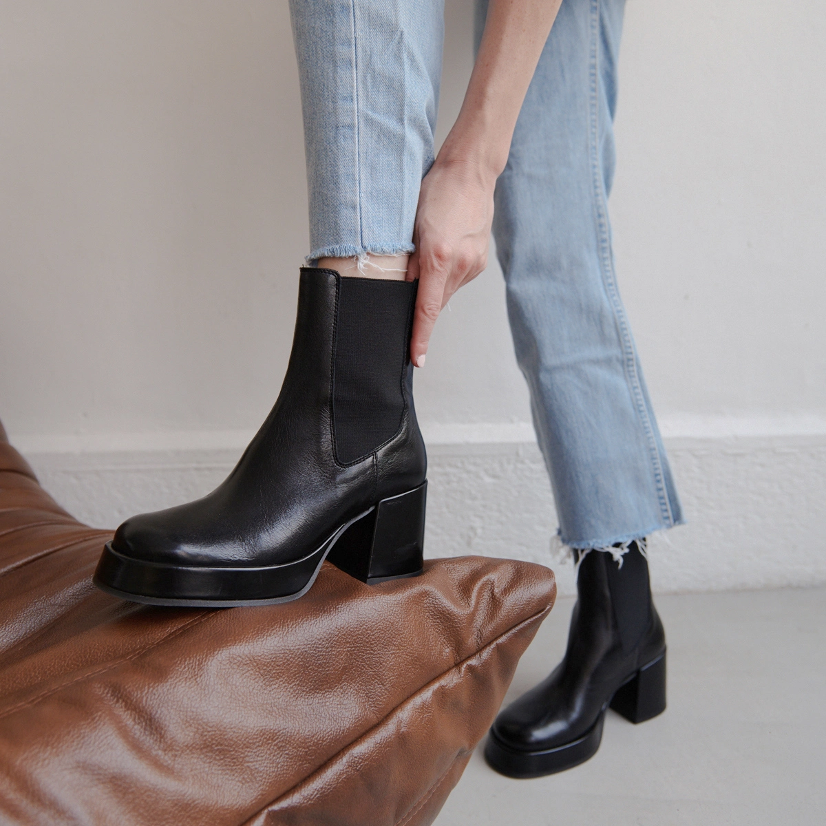 Platform boots with square toes in black aged leather | BRADLEY
