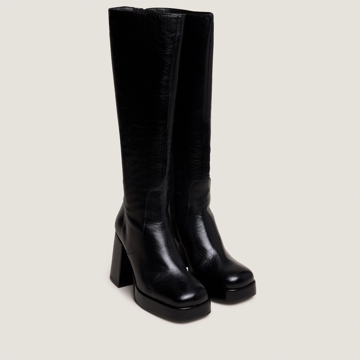 Boots with heels and square toes in black aged leather | BRYAN