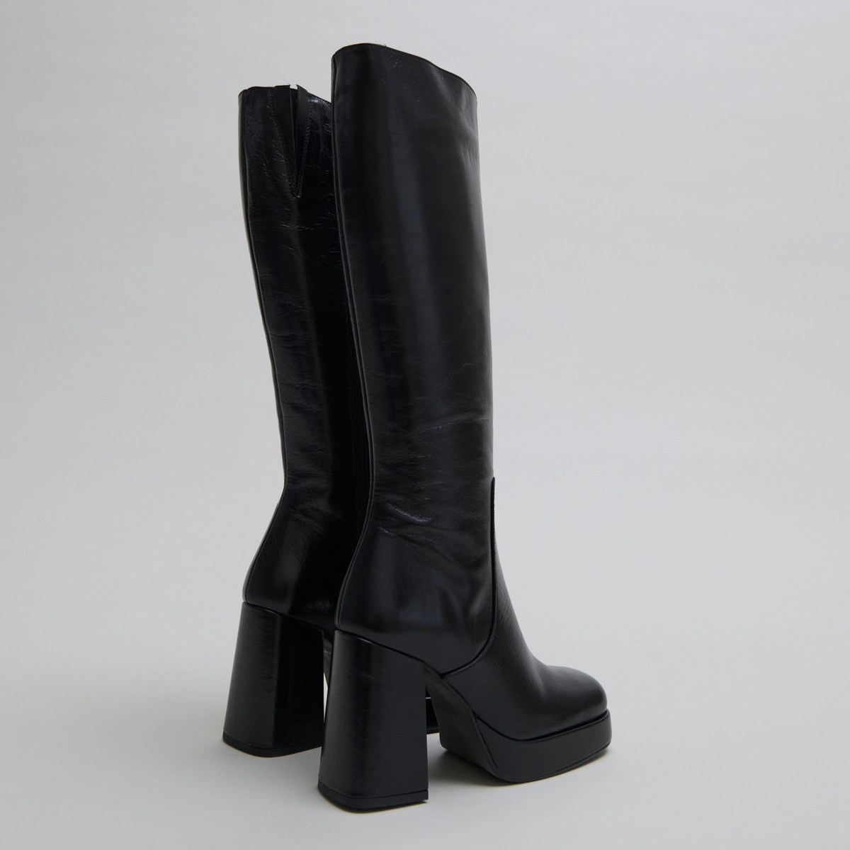 Boots with heels and square toes in black aged leather | BRYAN