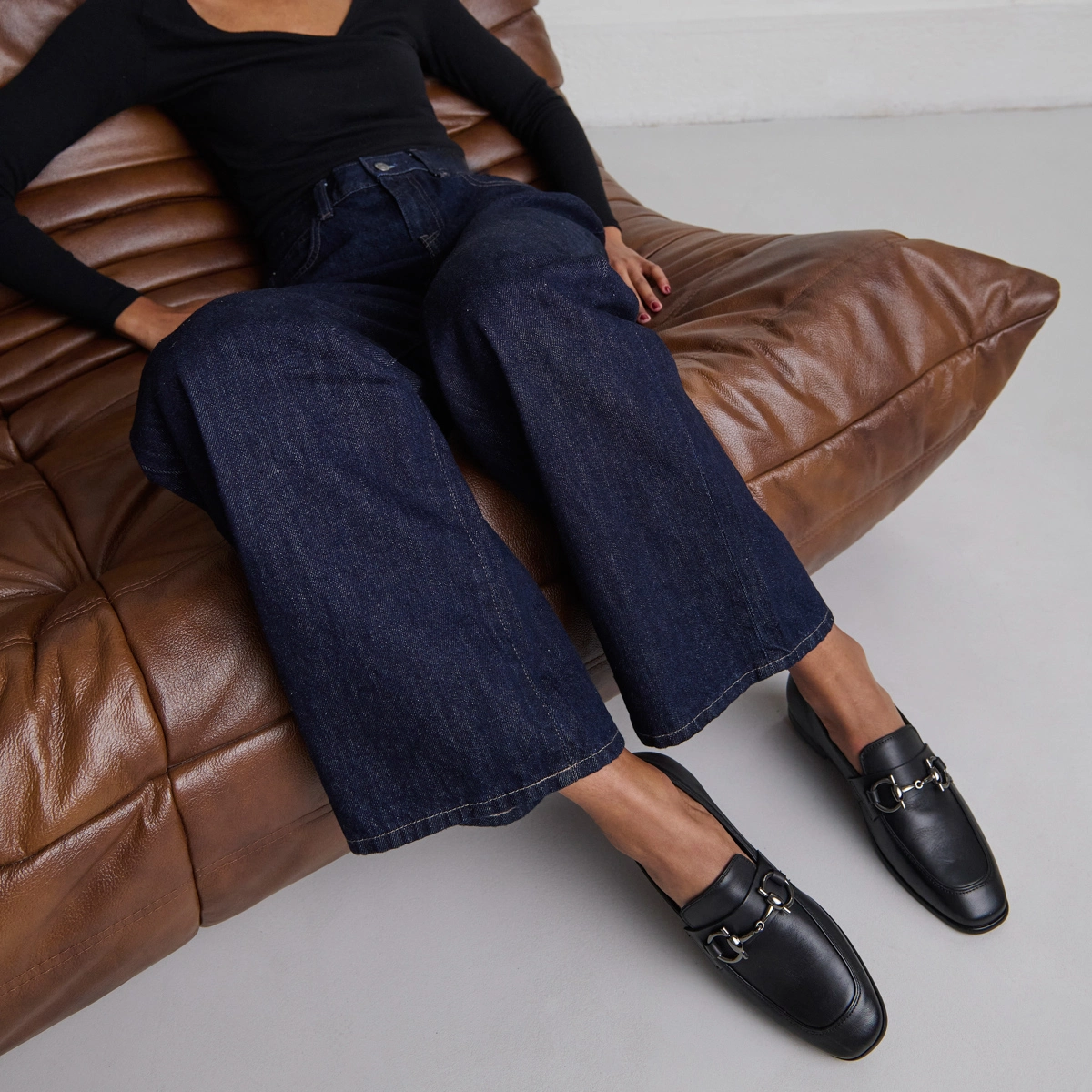Loafers with square bits and boxes in black leather | AMELLE