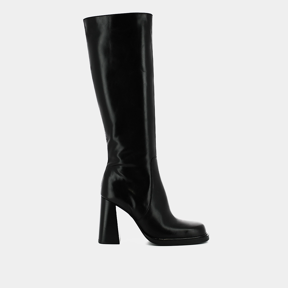 Boots with heels and square toes in black leather | BERTRAND