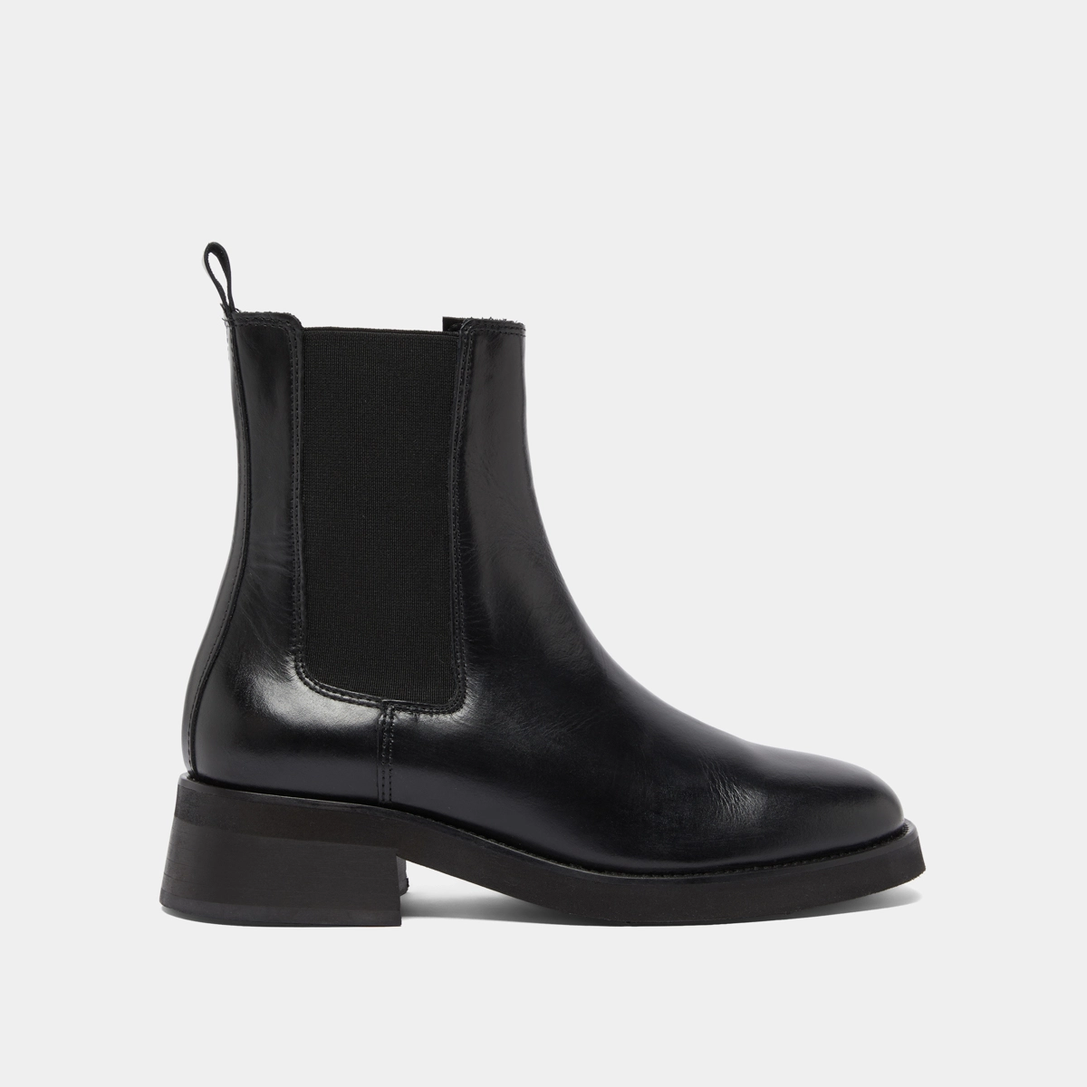 Round-toed boots in black leather | PARISSE