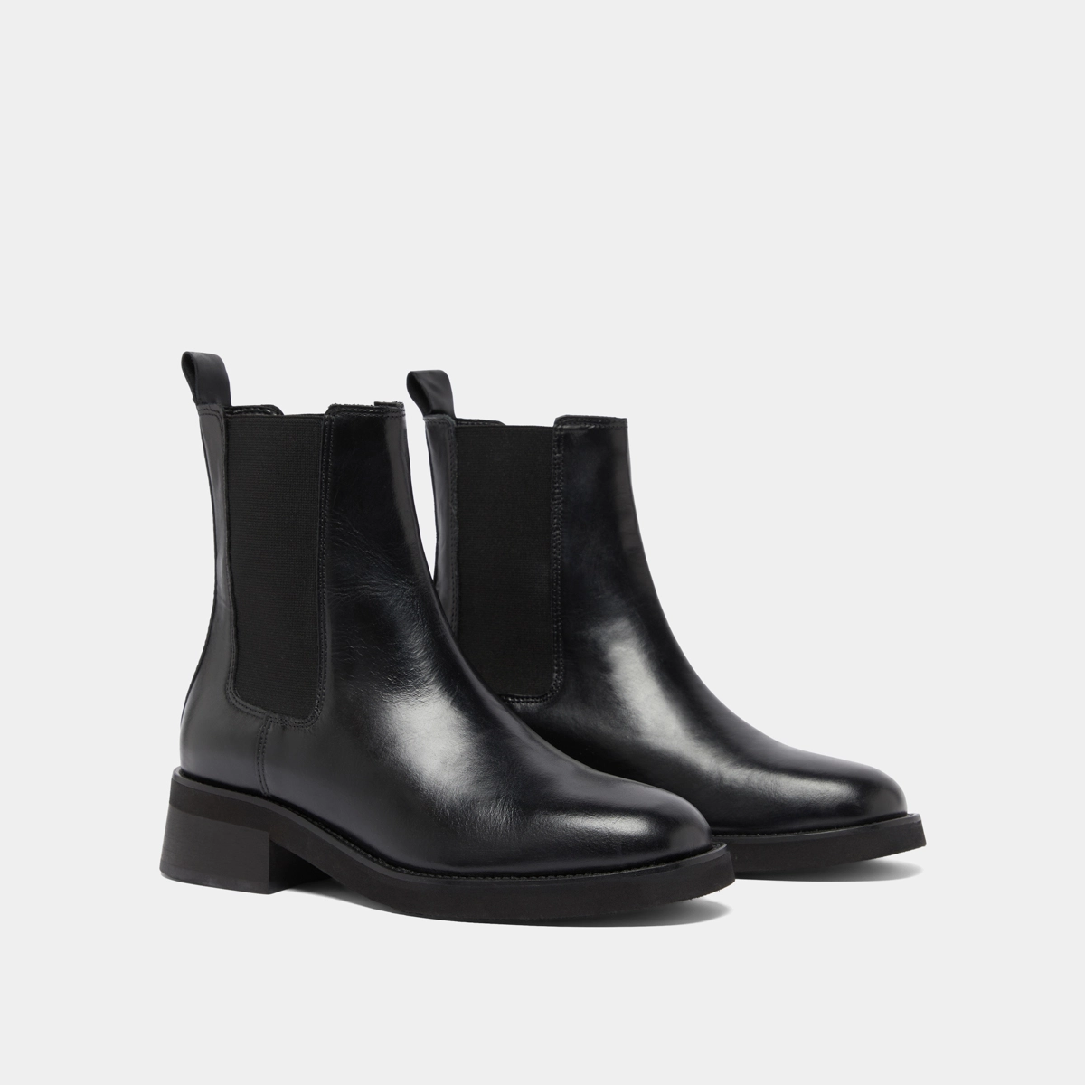 Round-toed boots in black leather | PARISSE