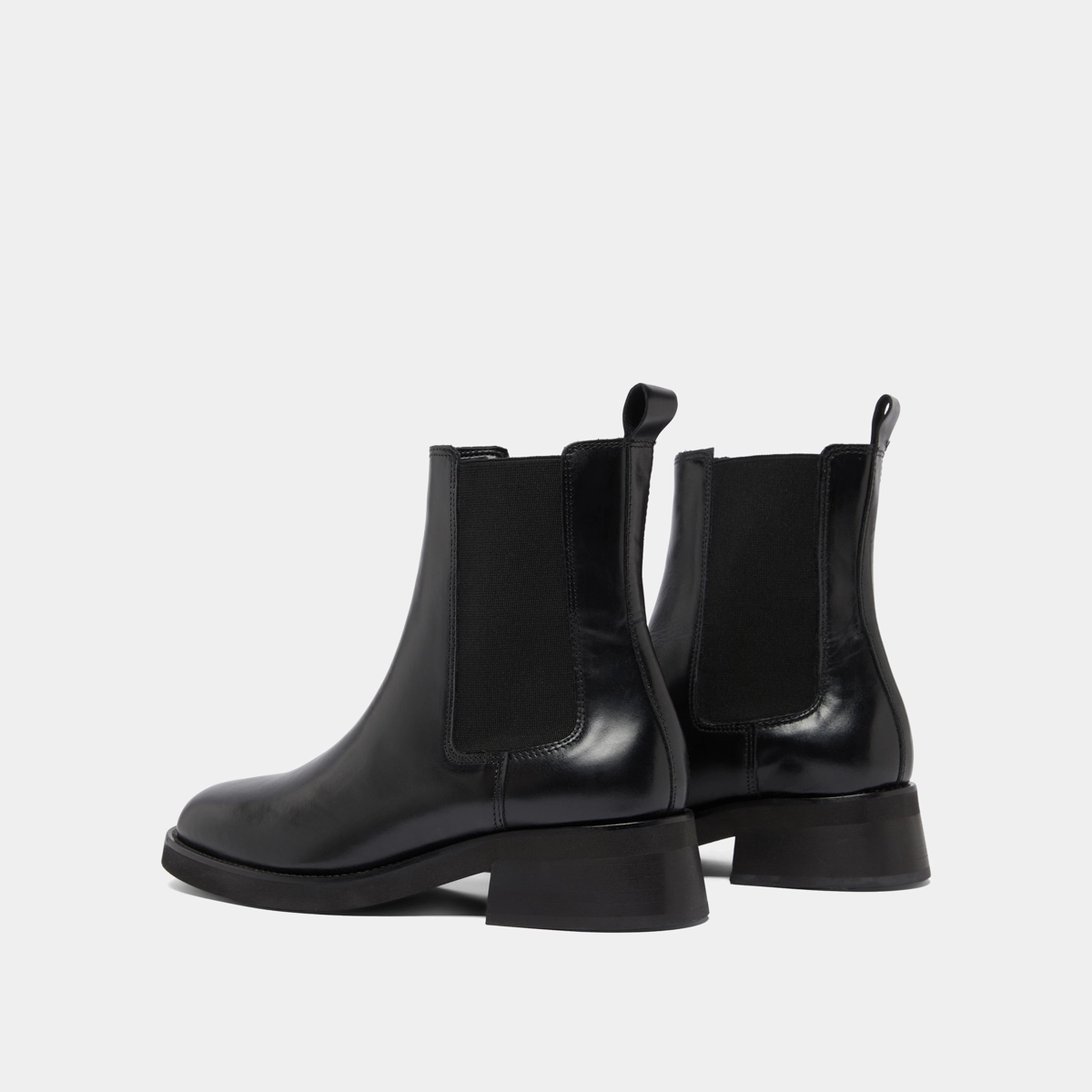 Round-toed boots in black leather | PARISSE