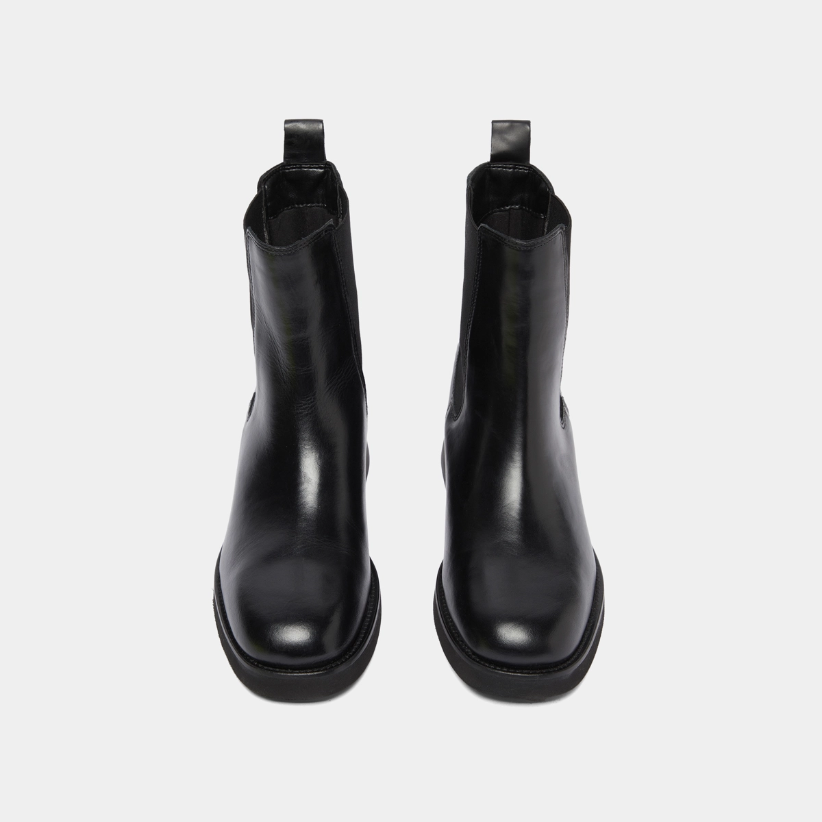 Round-toed boots in black leather | PARISSE