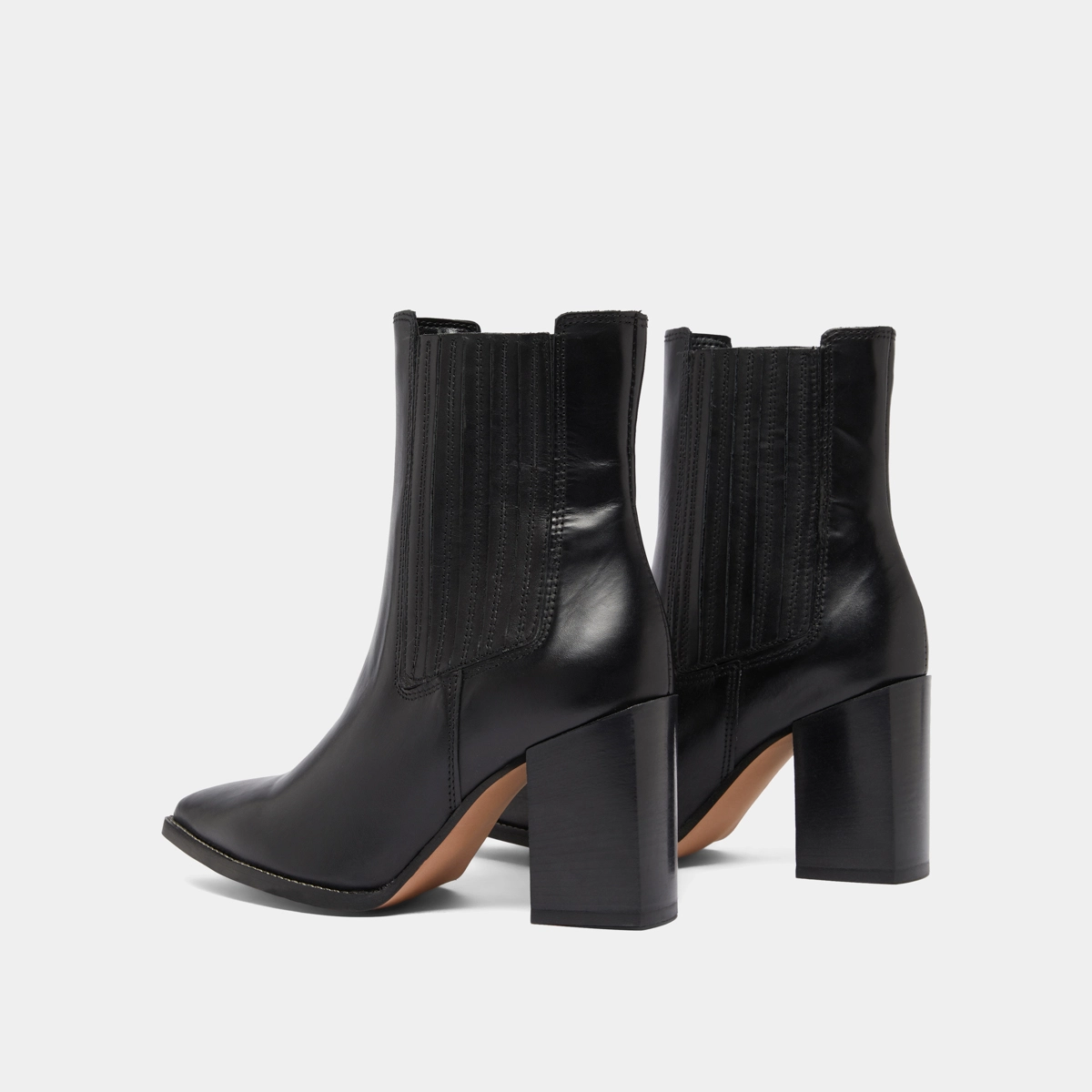 Ankle boots with heels and pointed toes in black leather | PERLINE