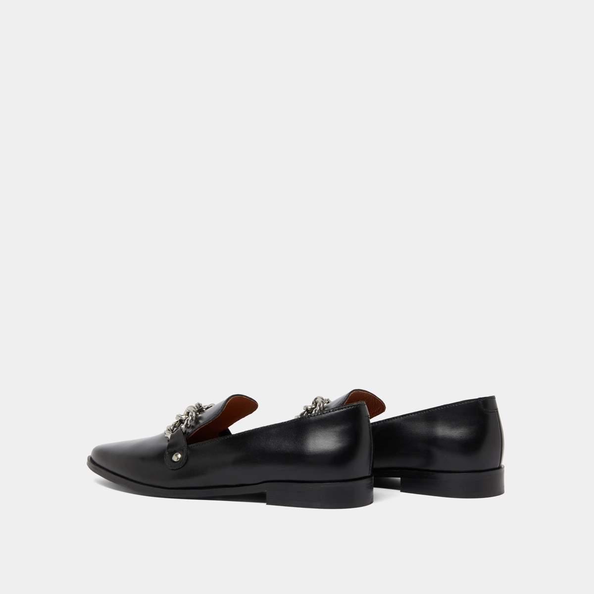 Loafers with silver buckles and pointed toes in black leather | ALICANTE
